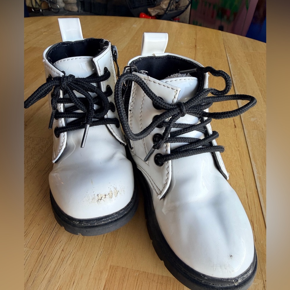 White Toddler Combat Boots size 6-7 Black Sole Side Zip